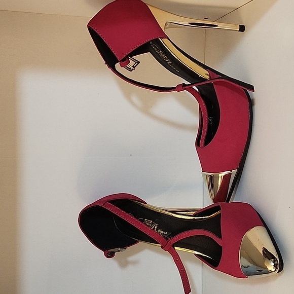 Strap heels - Picture 2 of 2